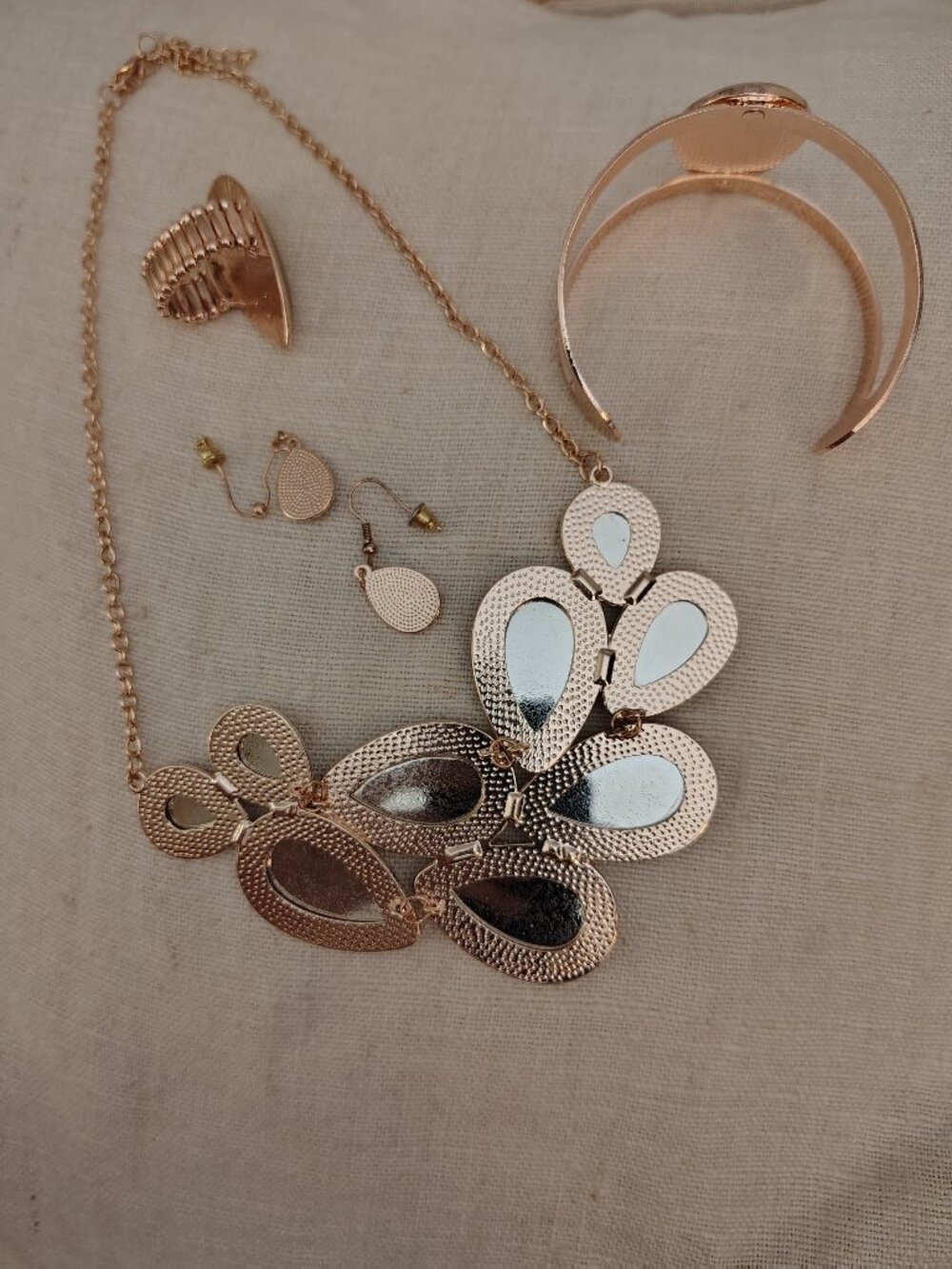 Statement 4 piece set gold tone and green acrylic